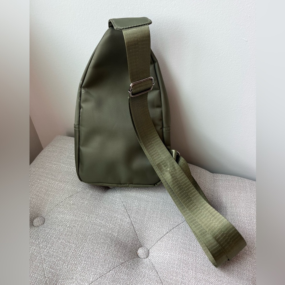 Backpack - Picture 2 of 2